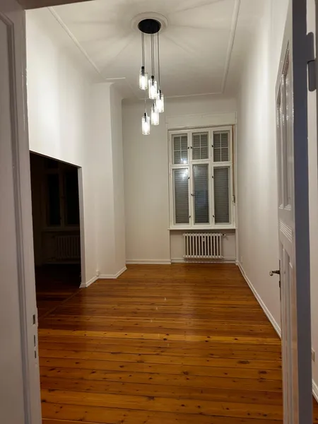 Charmante 2-Zimmer-Altbauwohnung mit Parkett & Hofeingang - 1 Gehminute vom Ku'damm — photo 1